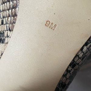 Guess 9M Reptile/Gold metallic ankle sandal